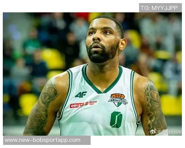 韦尔半场表现出色9投5中贡献12分7篮板1次抢断展现文班实力