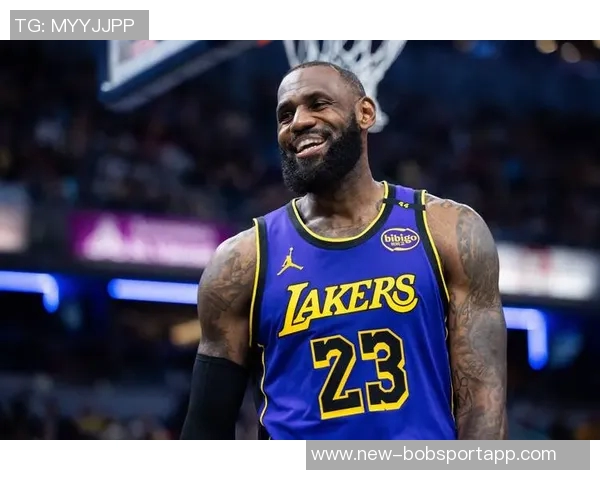 湖人新更衣室揭秘詹姆斯柜内浓眉球衣悬挂引发球迷热议