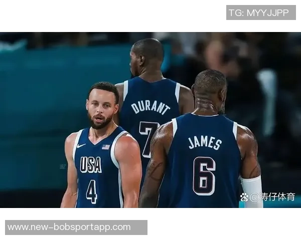 忙里偷闲的球迷时刻祖巴茨博格丹柯林斯齐聚观战洛杉矶FC比赛