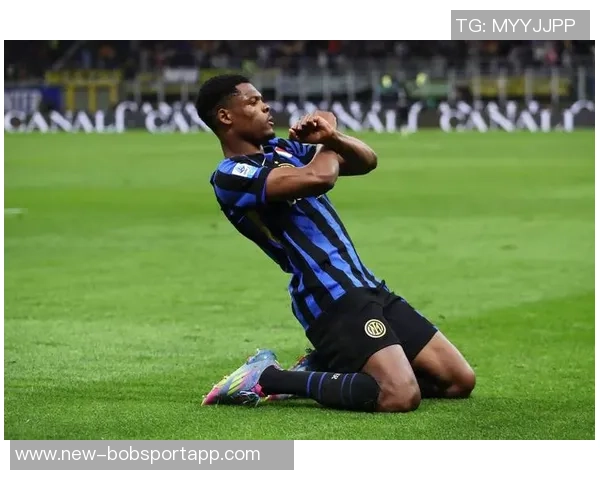 国米因邓弗里斯伤缺至三月初积极寻求冬窗右后卫引援方案